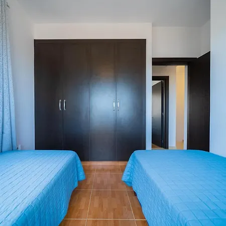 Carina For 6 Persons Paralimni