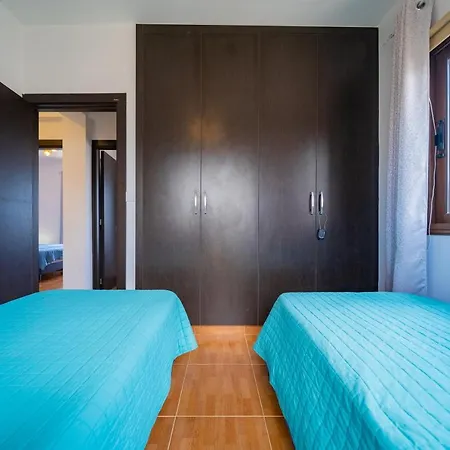 Carina For 6 Persons Villa Paralímni